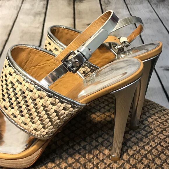 9 NWOB COACH NUDE COLORED SANDALS - Picture 5 of 6